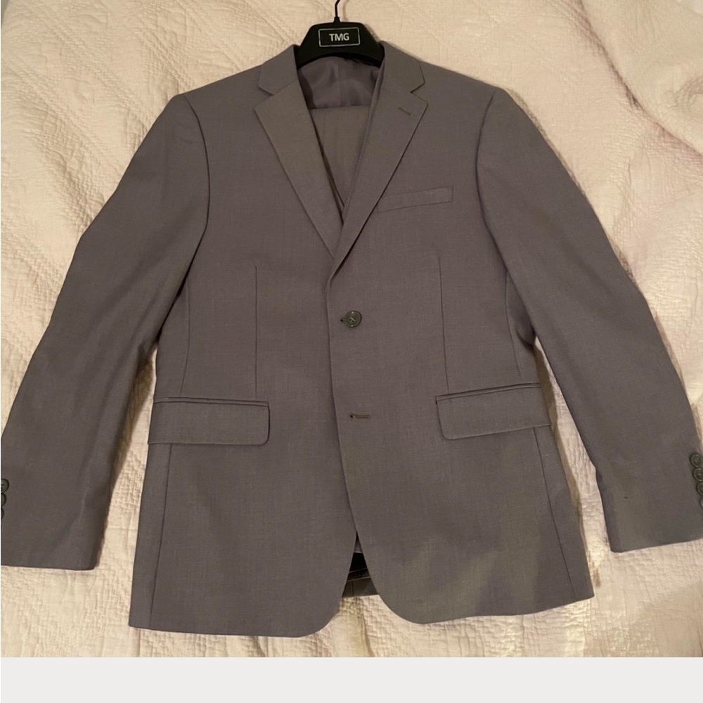 Brand new never worn nicks warehouse men’s suit.